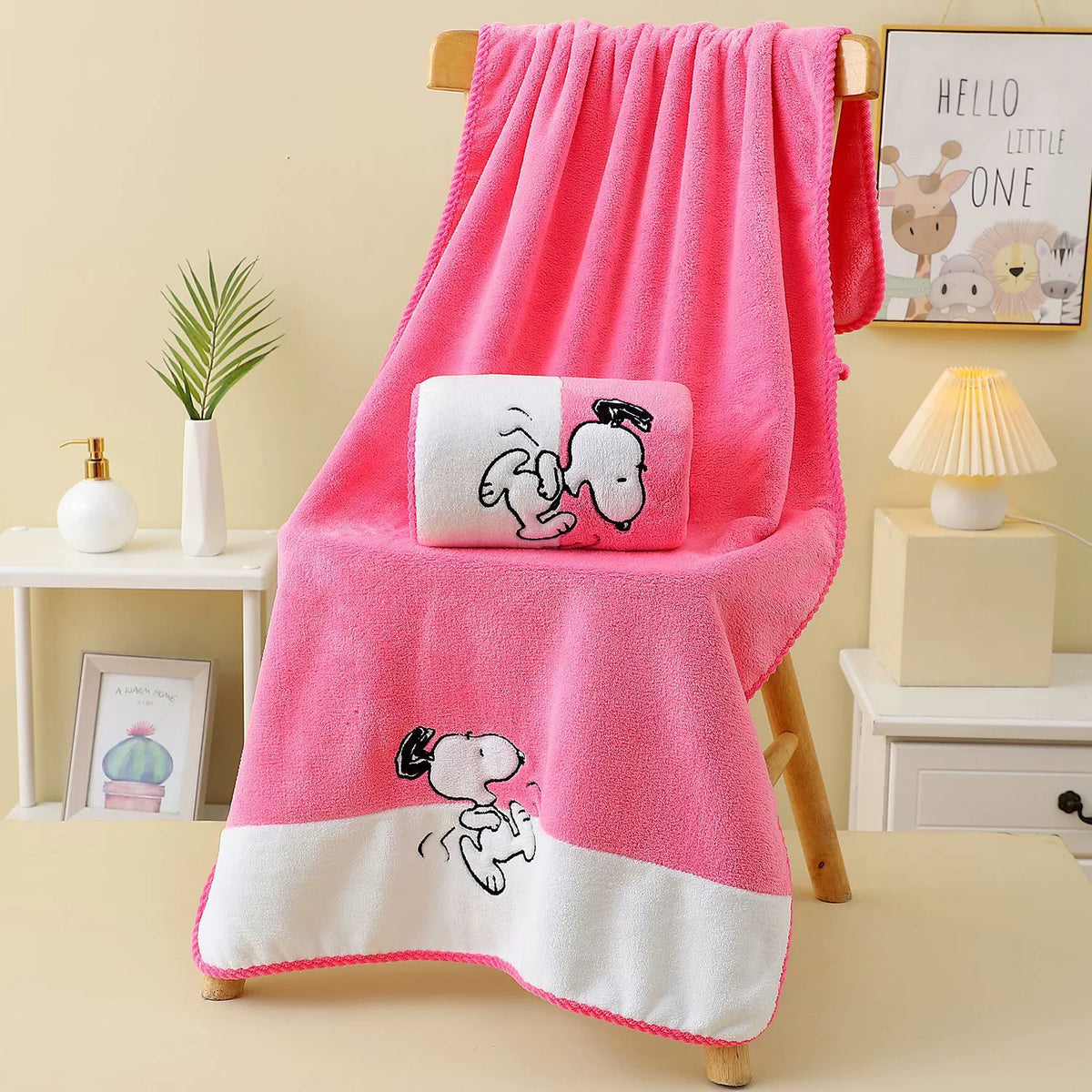 PEANUTS Snoopy Coral Fleece Bath Towel – 140 × 70cm, image 2