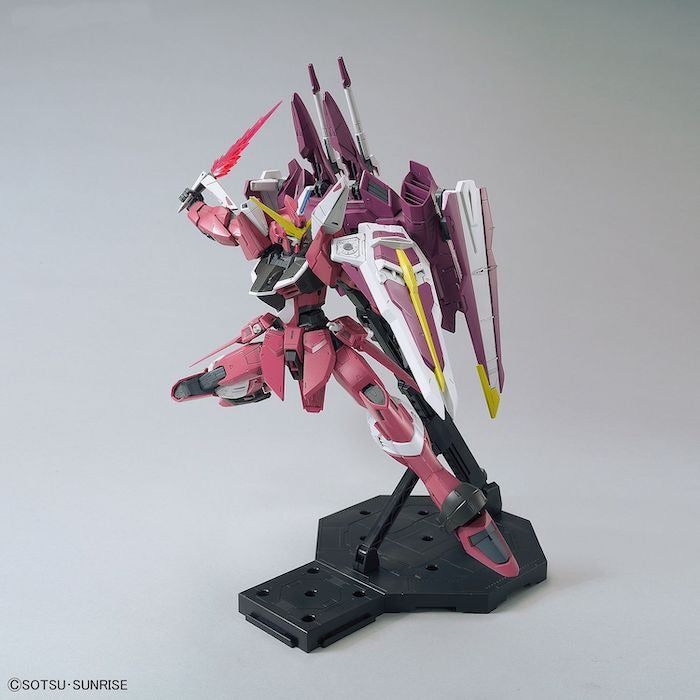 Bandai MG 1/100 Justice Gundam