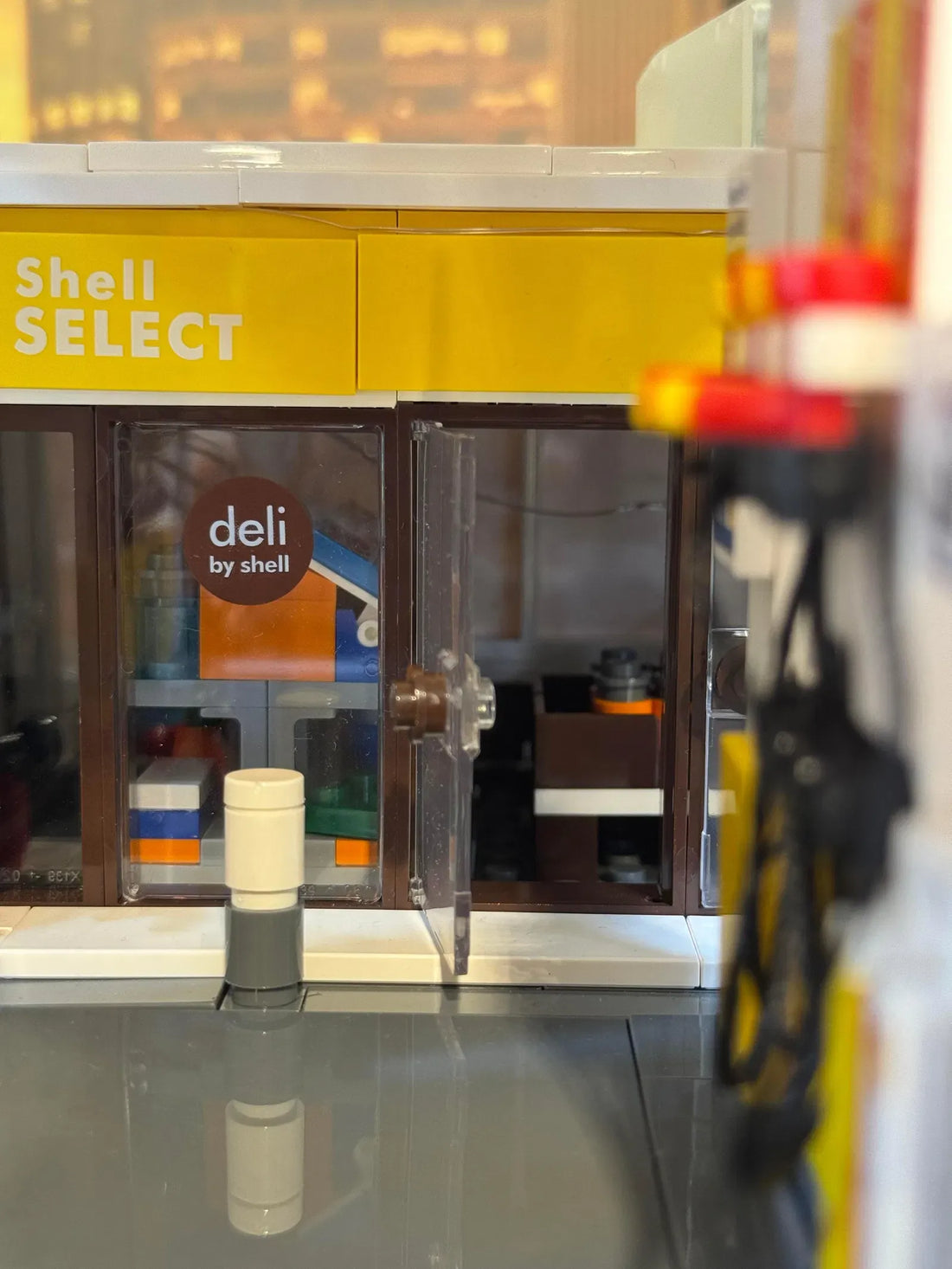 CaDA Shell Retail Station Building Set - 1309 Pieces - C66026W, image 5
