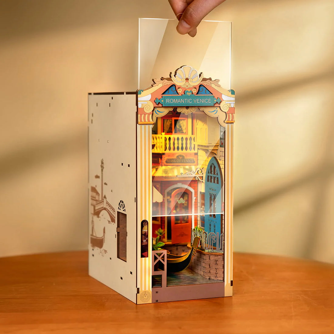 Rolife Romantic Venice DIY Book Nook, image 5