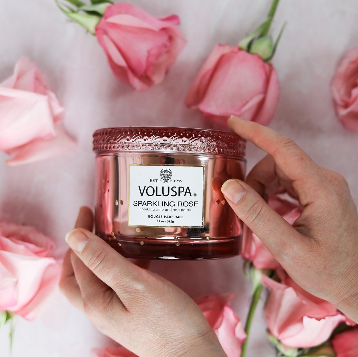 VOLUSPA Sparkling Rose Corta Candle.