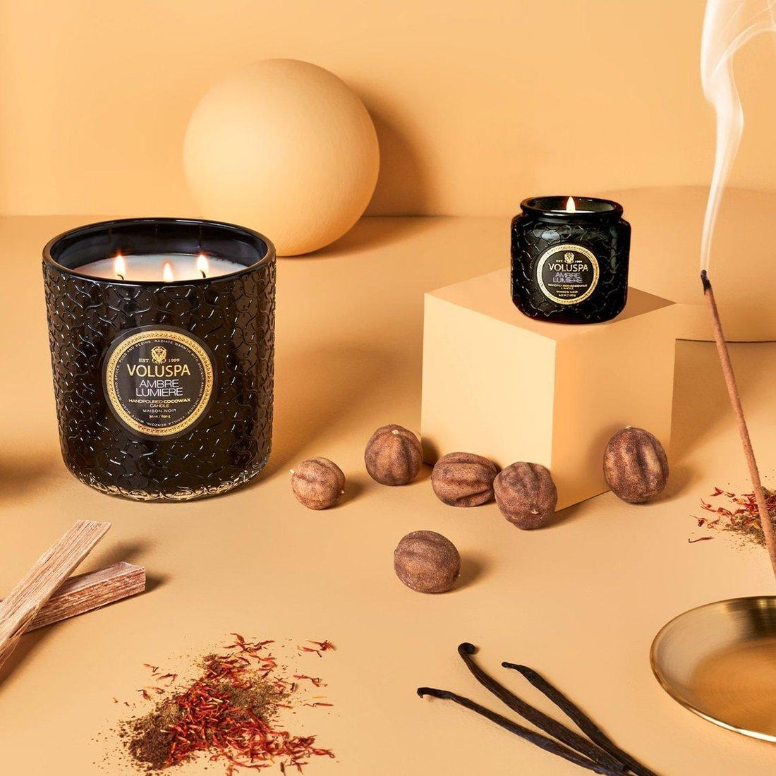 VOLUSPA Ambre Lumiere Petite Jar 40hr Candle, image 3