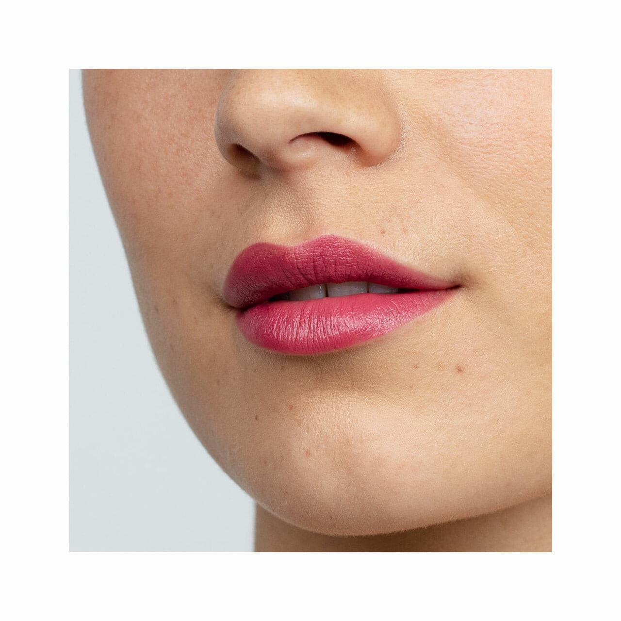 Antipodes Moisture-Boost Natural Lipstick 4g - Remarkably Red.