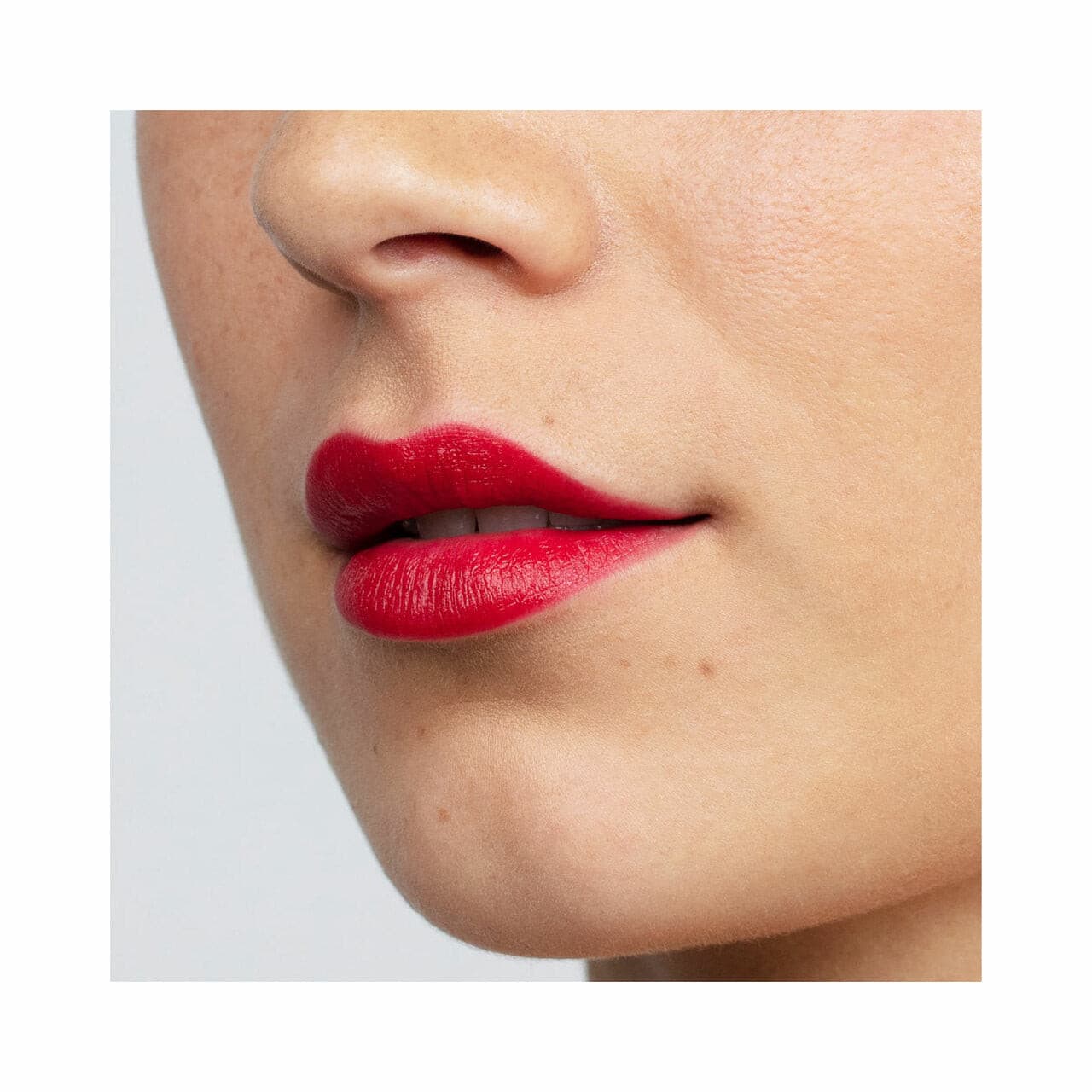 Antipodes Moisture-Boost Natural Lipstick 4g - Ruby Bay Rouge.