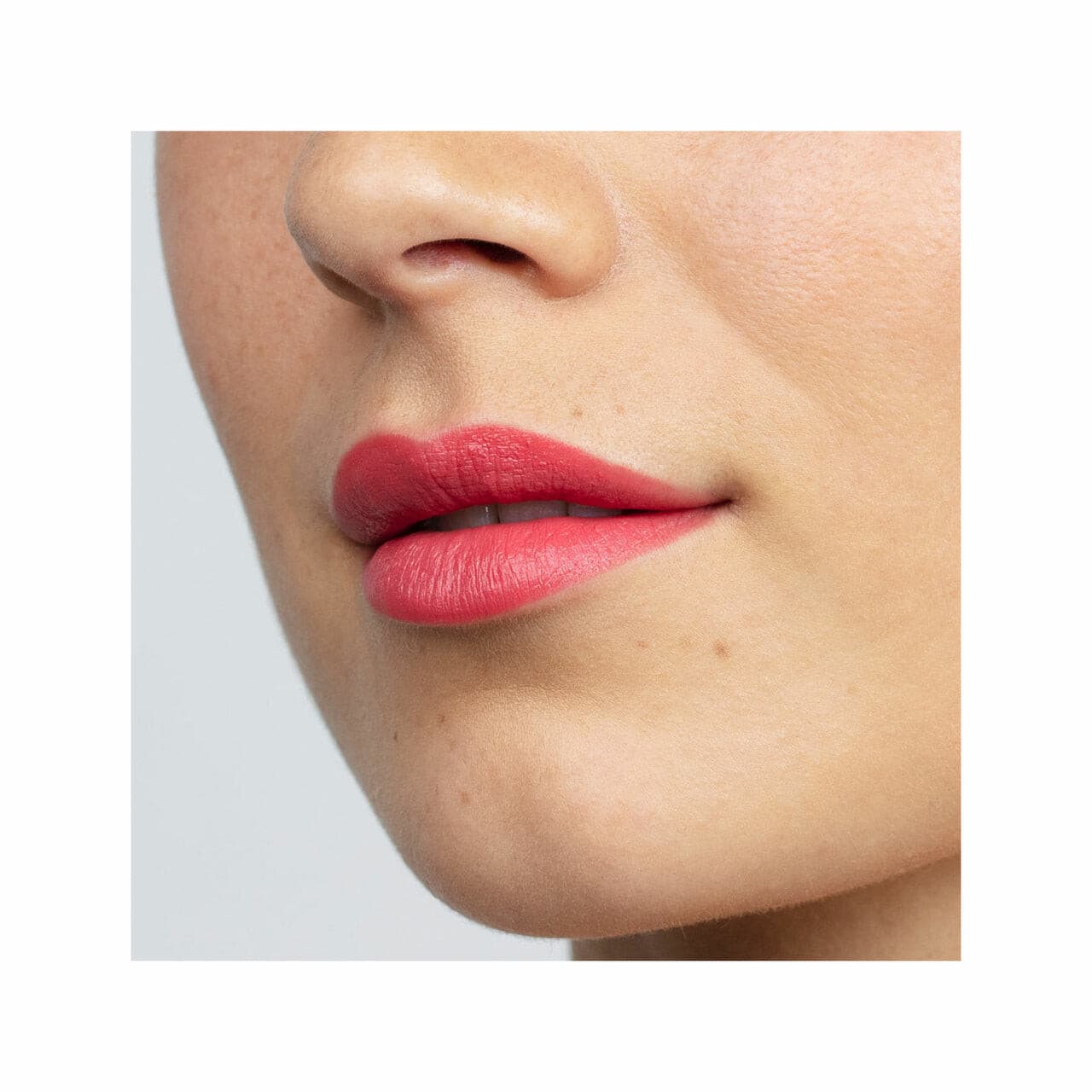 Antipodes Moisture-Boost Natural Lipstick 4g - South Pacific Coral.